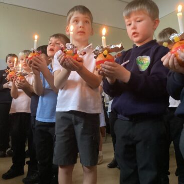St Germans Primary Pupils at Christingle Service