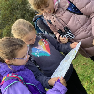 St Petrocs Primary School Pupils reading map St Petrocs Primary School Pupils reading map